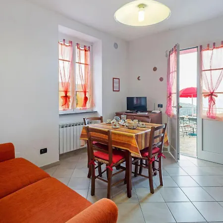Traditional Holiday In With Private Terrace Vakantiehuis Moneglia